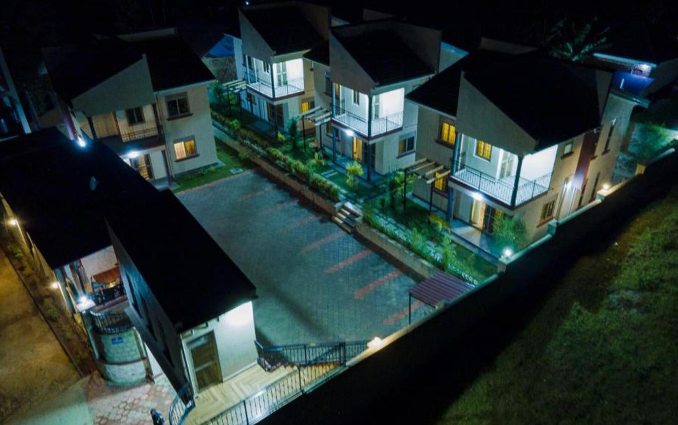 Vista frontal de la propiedad