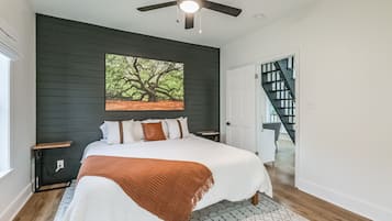 4 bedrooms, in-room safe, desk, iron/ironing board