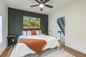 4 chambres, coffres-forts dans les chambres, bureau