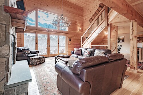 Rivers Edge, March Special! : 5  BR, 3.5  BA Chalet in Newry, Sleeps 14