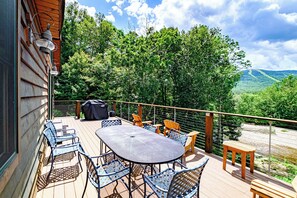 Outdoor dining - 2 miles to Sunday River! Plus, golf, hike, bike, swim, fish and float! (Newry)