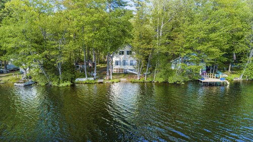Cozy lake house with private beach