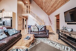 Een smart-tv, een open haard, videogames en een dvd-speler