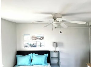 1 slaapkamer, een strijkplank/strijkijzer, gratis wifi