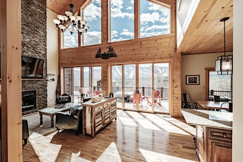 2 miles within Sunday river, mountain side house