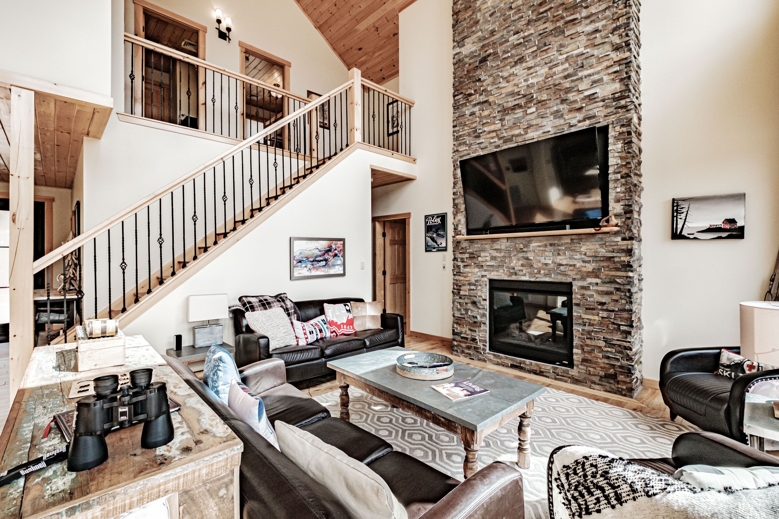 Smart TV, chimenea, videojuegos y futbolito 