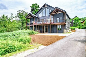 Exterior - 2 miles within Sunday river, mountain side house- Mud Season Special! (Newry)