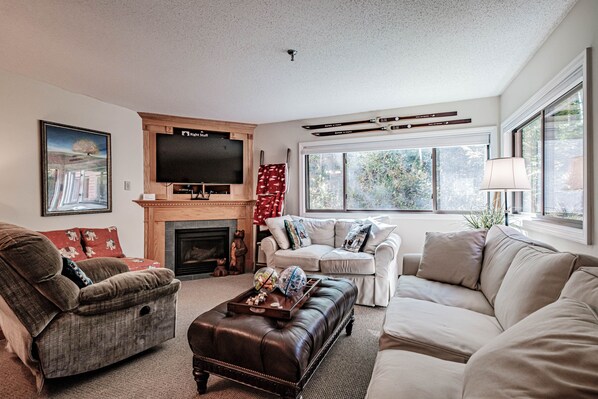 Télévision, cheminée