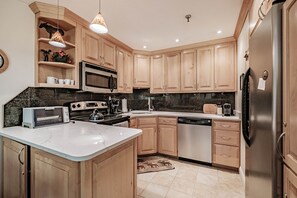 Fridge, microwave, oven, stovetop - On Mountain two bedroom unit sleeping 6 (Newry)