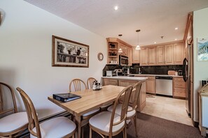 Dining - On Mountain two bedroom unit sleeping 6 (Newry)