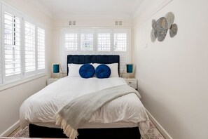 3 bedrooms, iron/ironing board, WiFi, bed sheets