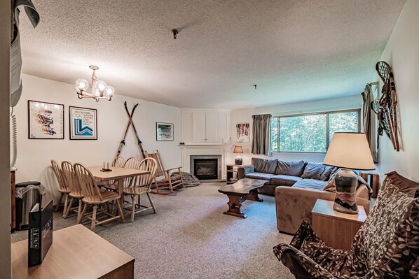 Smart TV, fireplace, DVD player