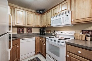 Fridge, microwave, oven, stovetop - On Mountain two bedroom unit sleeping 8 (Newry)