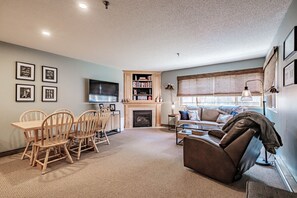 TV, fireplace - On Mountain two bedroom unit sleeping 8 (Newry)