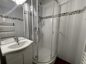 Bathtub, hair dryer