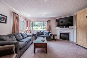 TV, fireplace - North Peak 2-305 Ski-in Ski-out (Newry)