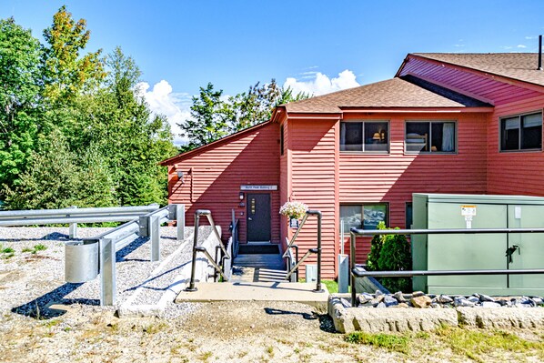 Exterior - North Peak 2-305 Ski-in Ski-out (Newry)