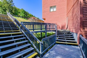 Property grounds - North Peak 2-305 Ski-in Ski-out (Newry)