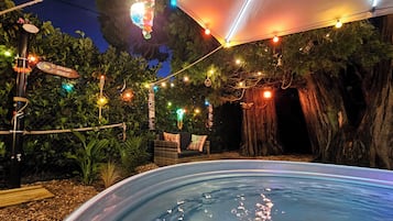 Bañera de hidromasaje al aire libre