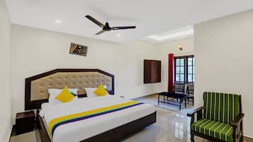 Standard Double Room | Desk, iron/ironing board