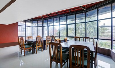 Itsy Hotels Regalia Grand, 500 Mtrs From Madikeri Fort