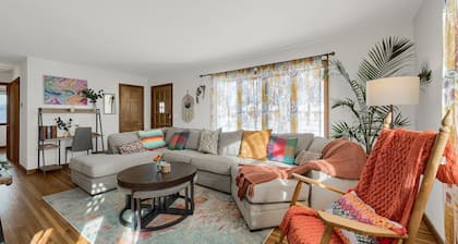 Minutes From Mall Of America and Airport -Single family quiet non through street