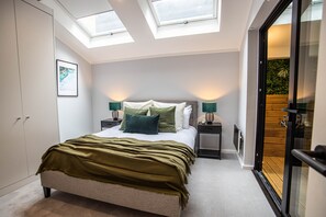 Apartamento superluxo, 1 cama de casal e sofá-cama, vista para a cidade | 1 quarto, espaço de trabalho para notebook