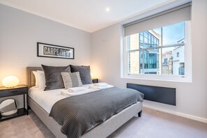 1 bedroom, laptop workspace, iron/ironing board, free WiFi - Luxe 1 Bedroom Apts City View Fitzrovia (London)