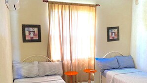 Desk, iron/ironing board, free WiFi, bed sheets - Hilltop Apartments (Oistins)