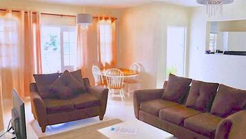 32-inch Smart TV with digital channels, TV