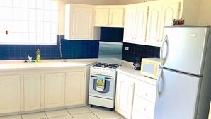 Fridge, microwave, oven, stovetop - Hilltop Apartments (Oistins)