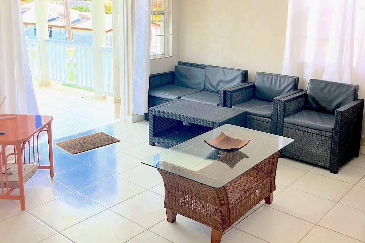 2 habitaciones, escritorio, tabla de planchar con plancha y wifi gratis