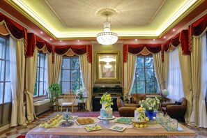 Interior - In a historic park, close to Lake Como and Milan. (Olgiate Molgora)