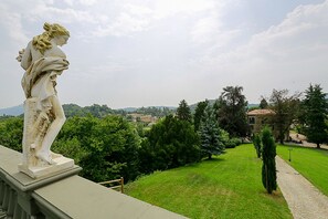 Property grounds - In a historic park, close to Lake Como and Milan. (Olgiate Molgora)