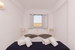 セーフティボックス (室内)、遮光カーテン、アイロン / アイロン台、WiFi (無料)