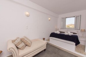 In-room safe, blackout drapes, iron/ironing board, free WiFi - Bebis House (Mykonos)