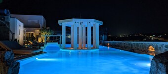 Peristeronas Village