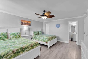4 bedrooms, iron/ironing board, travel cot, WiFi - Waterfront Dock Pool Pet Friendly Near Duval St (Key West)