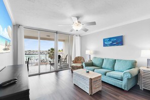 TV - Curaçao Key West 2BR Condo w/ Pool&Waterfront Dock (Key West)