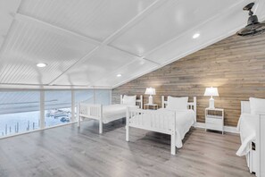 4 bedrooms, iron/ironing board, travel cot, WiFi - Waterfront Dock Pool Near Duval St Penthouse (Key West)