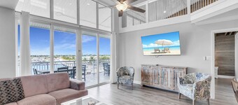 Waterfront Dock Pool Near Duval St Penthouse