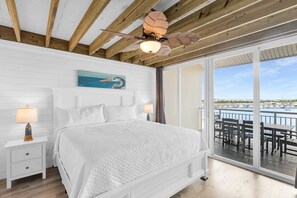 4 bedrooms, iron/ironing board, WiFi, bed sheets - Penthouse Waterfront Dock Pool Condo Near Duval St (Key West)