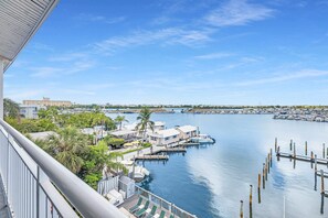 Property grounds - Penthouse Waterfront Dock Pool Condo Near Duval St (Key West)