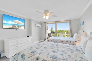 4 bedrooms, iron/ironing board, WiFi, bed sheets - Penthouse Waterfront Dock Pool Condo Near Duval St (Key West)