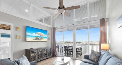 Penthouse Waterfront Dock Pool Condo Near Duval St