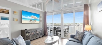 Penthouse Waterfront Dock Pool Condo Near Duval St