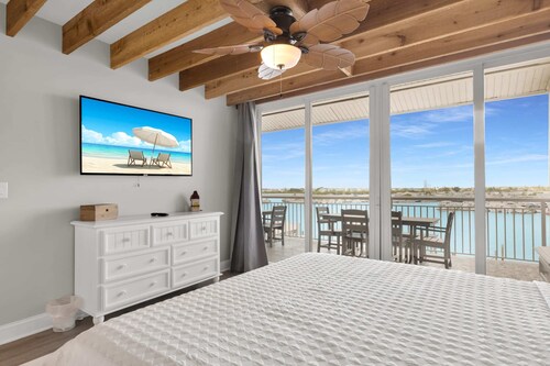 Waterfront Dock Pool Penthouse Near Duval St