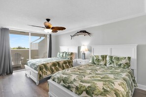 4 bedrooms, iron/ironing board, travel cot, WiFi - Waterfront Dock Pool Penthouse Near Duval St (Key West)