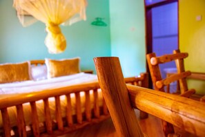 Premium bedding, individually decorated, individually furnished, desk - Western Sands Hotel (Bulisa)