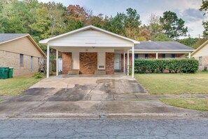 Exterior - 7 Mi to Dtwn: Little Rock Home Near Interstate (Little Rock)